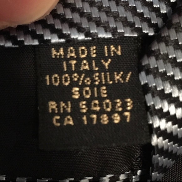 Banana Republic - 100% Silk Shiny Light Blue And Navy Pinstripe Tie - Picture 4 of 5